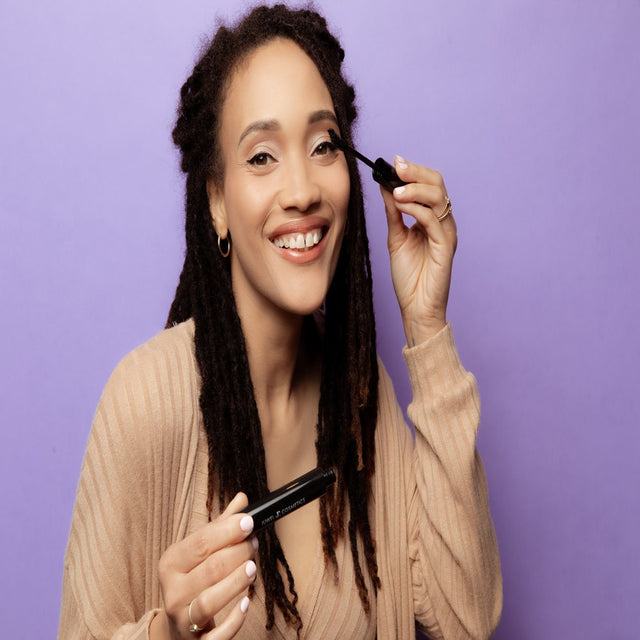 Juwel Cosmetics - XL Mascara, Maximizes Lashes with This Advanced Formula That Imparts Extreme Volume, Separation, Length, Lift and Defined Lashes.