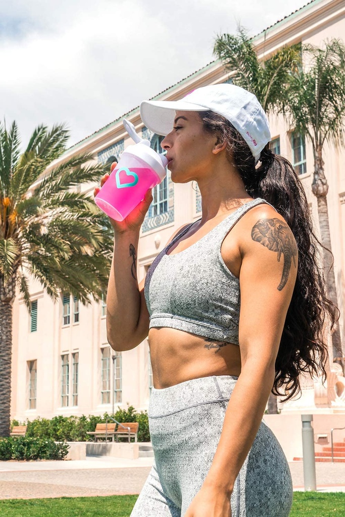skinnyfit-super-shaker-bottle-20oz-bpa-free-with-mixing-grid-technology-leak-proof-cup-holder-compatible-perfect-for-pre-and-post-workout-protein-shakes-04-7cb3b9d18fd6540ae8c29c04d2f05ab2.jpg