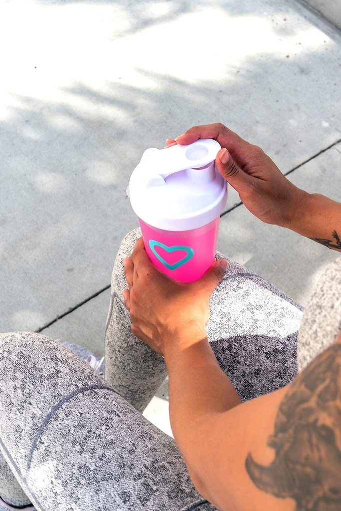 skinnyfit-super-shaker-bottle-20oz-bpa-free-with-mixing-grid-technology-leak-proof-cup-holder-compatible-perfect-for-pre-and-post-workout-protein-shakes-06-09cf4aacd4b3e4b3125c132c1158bddf.jpg